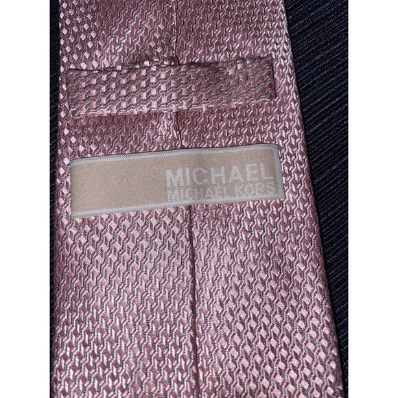 Michael Kors Solid Pink Silk Men's Necktie - Picture 3 of 4